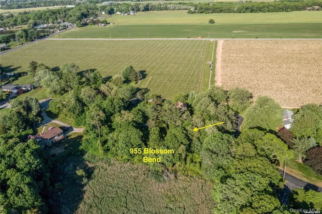 955 Blossom Bend Mattituck NY 11952