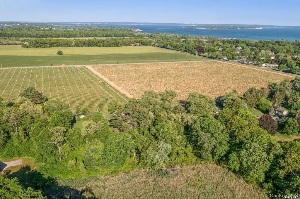 955 Blossom Bend Mattituck NY 11952