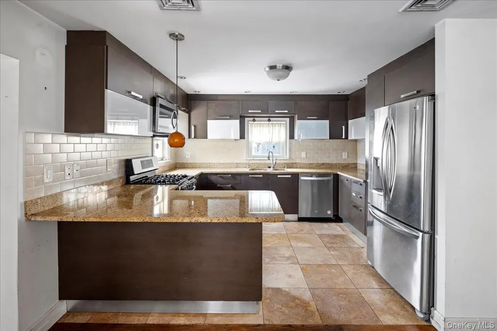 38 Johnson Place Woodmere NY 11598