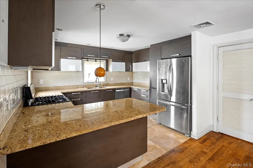 38 Johnson Place Woodmere NY 11598