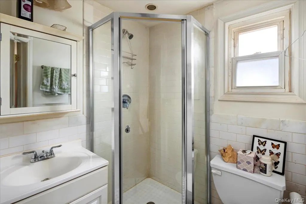 38 Johnson Place Woodmere NY 11598