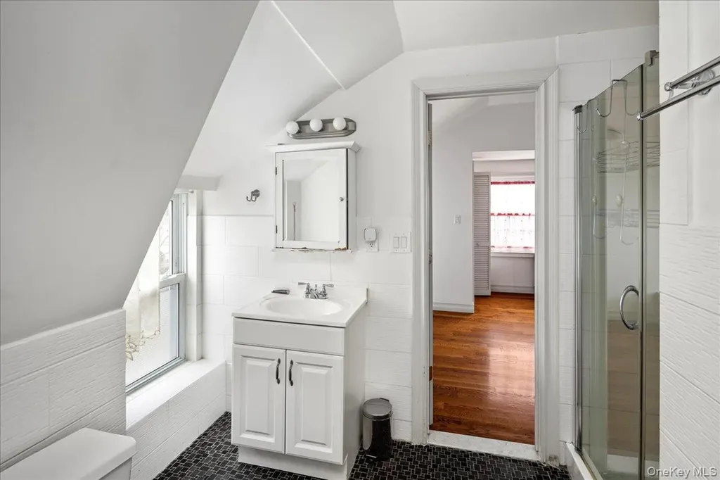 38 Johnson Place Woodmere NY 11598