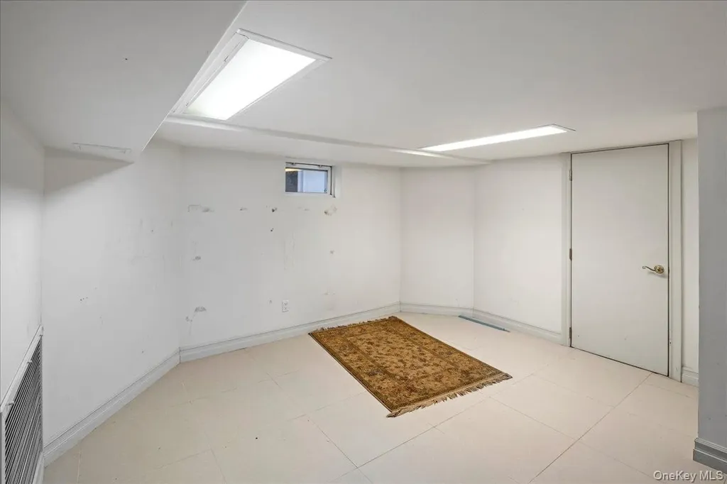 38 Johnson Place Woodmere NY 11598