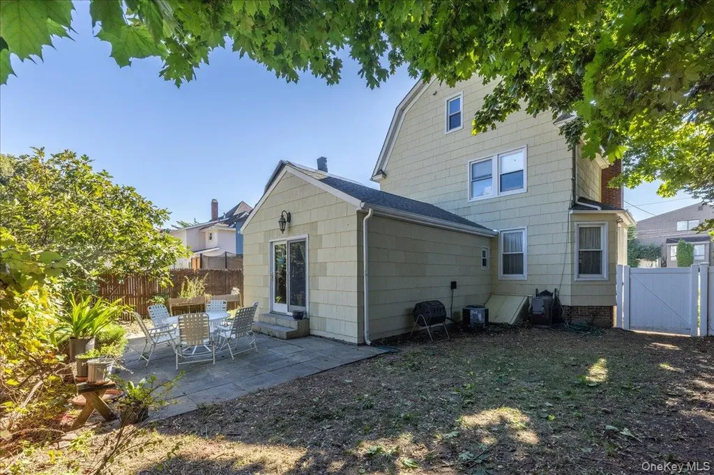 38 Johnson Place Woodmere NY 11598