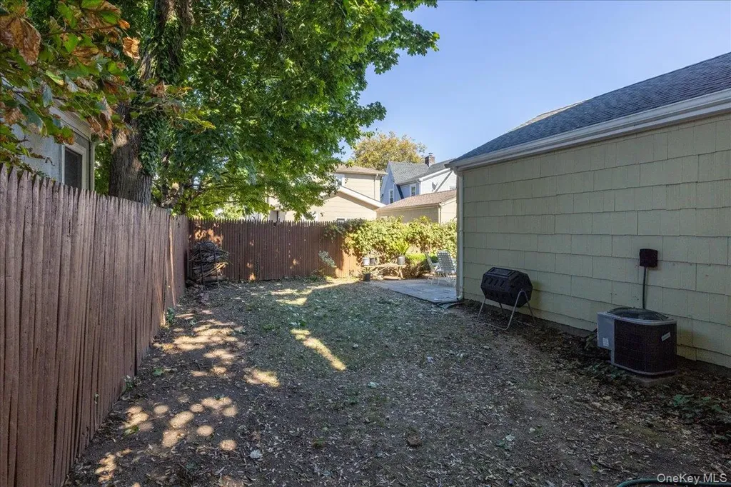38 Johnson Place Woodmere NY 11598