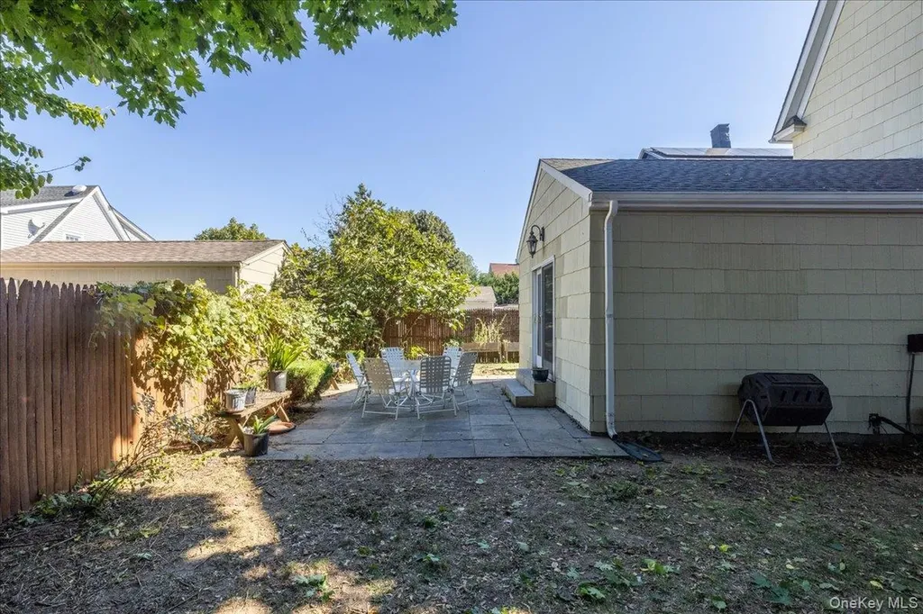 38 Johnson Place Woodmere NY 11598