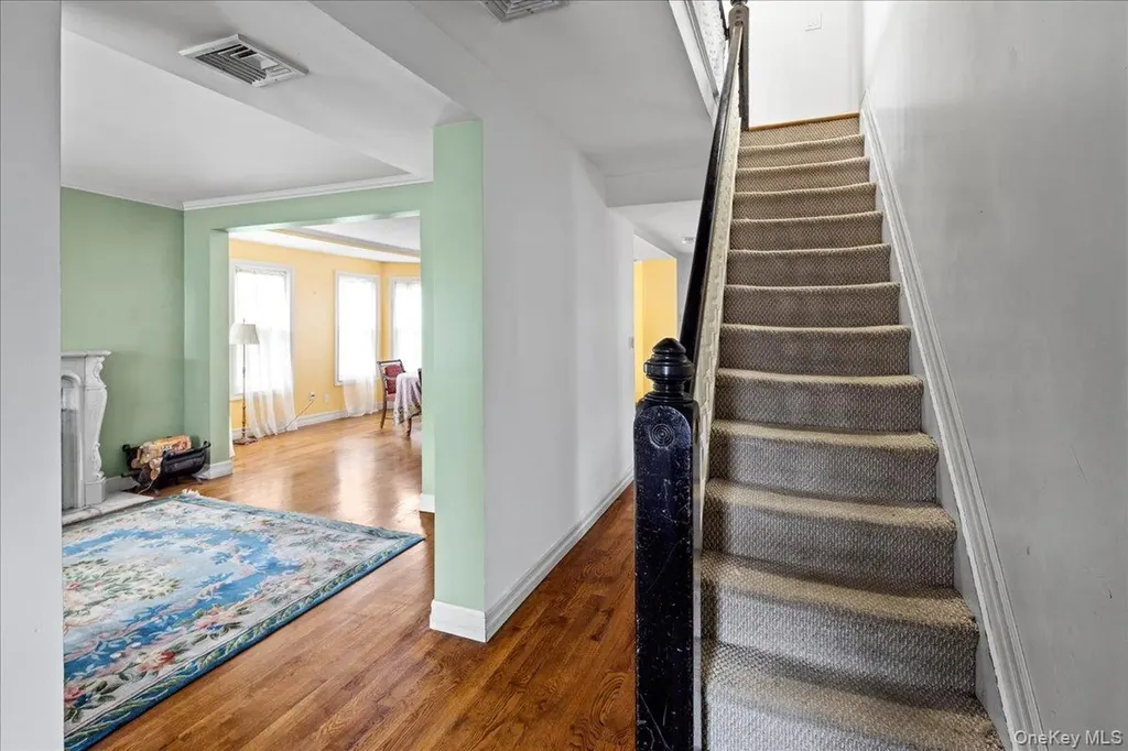 38 Johnson Place Woodmere NY 11598