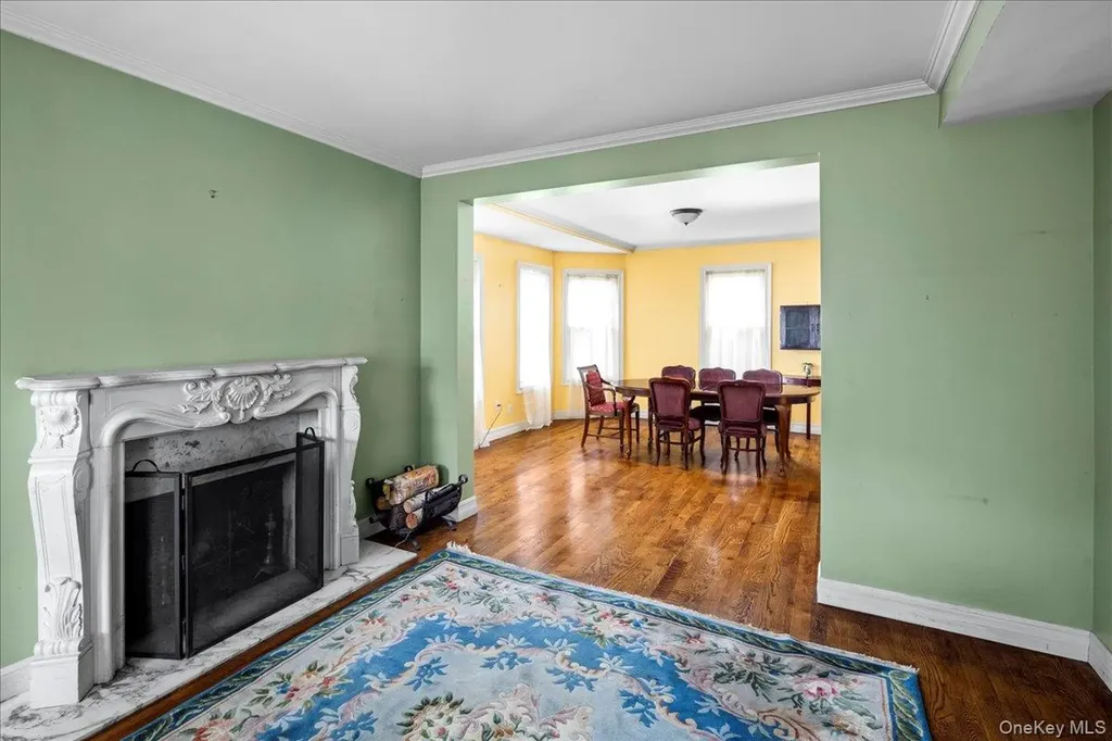 38 Johnson Place Woodmere NY 11598