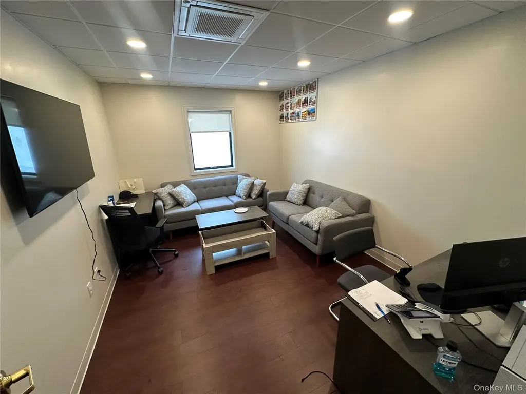 1015 Cedar Lane Woodmere NY 11598
