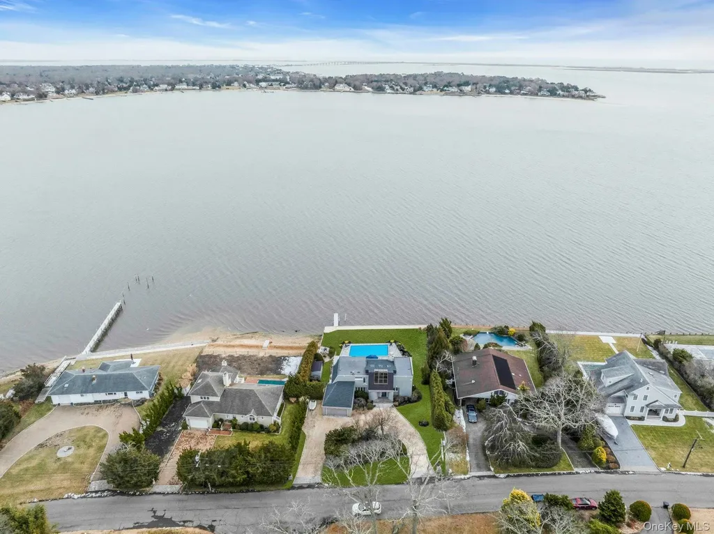 17 Romana Drive Hampton Bays NY 11946