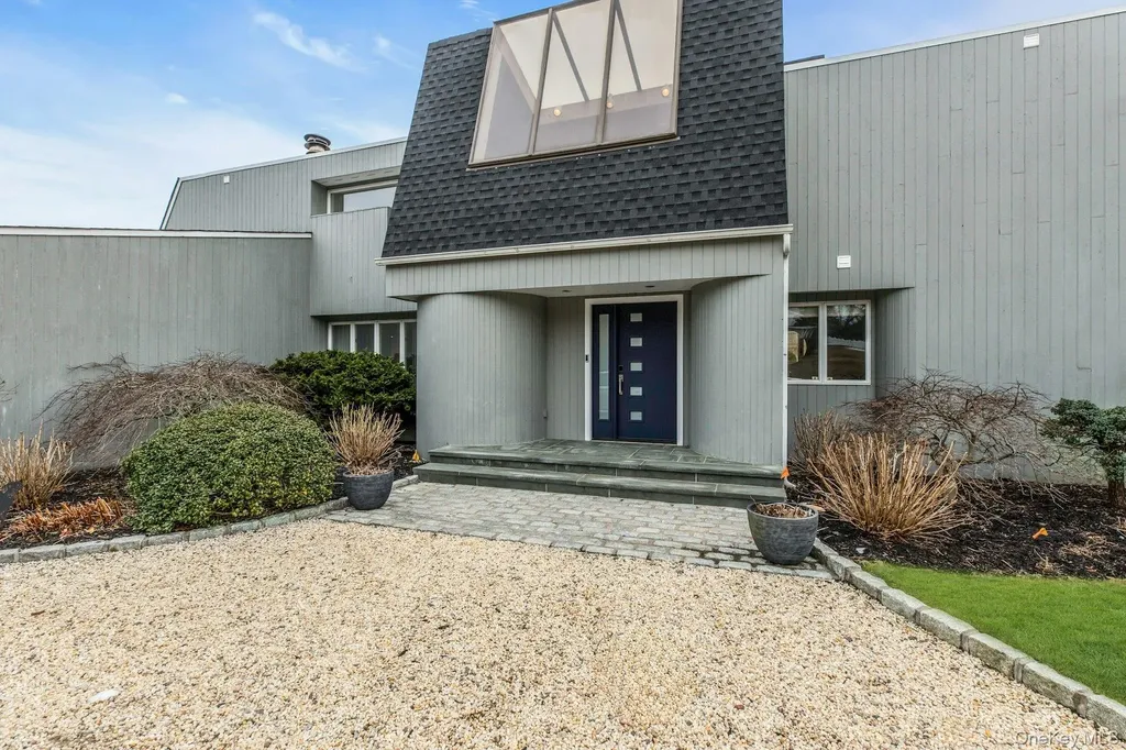 17 Romana Drive Hampton Bays NY 11946