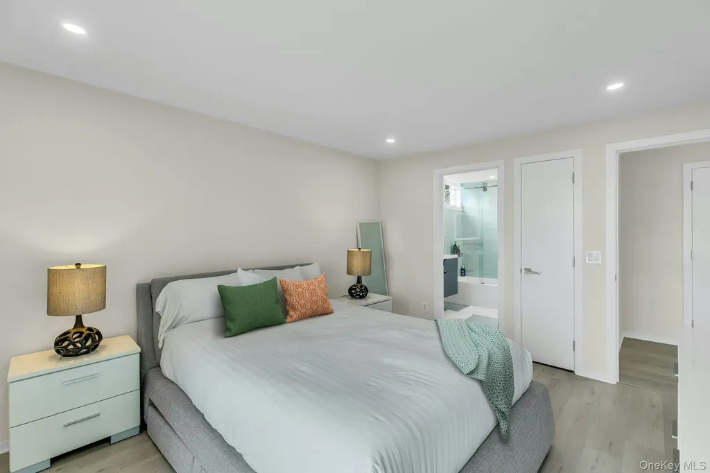 17 Romana Drive Hampton Bays NY 11946