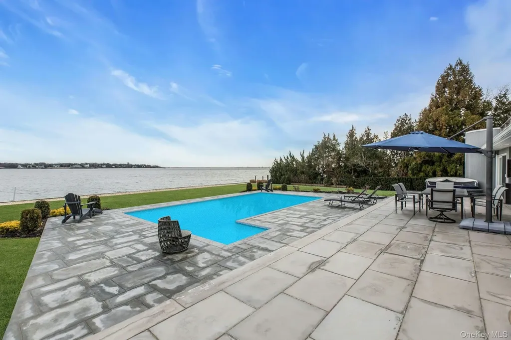 17 Romana Drive Hampton Bays NY 11946
