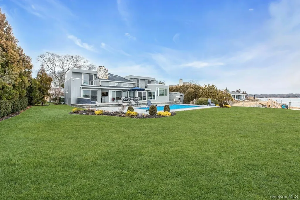 17 Romana Drive Hampton Bays NY 11946