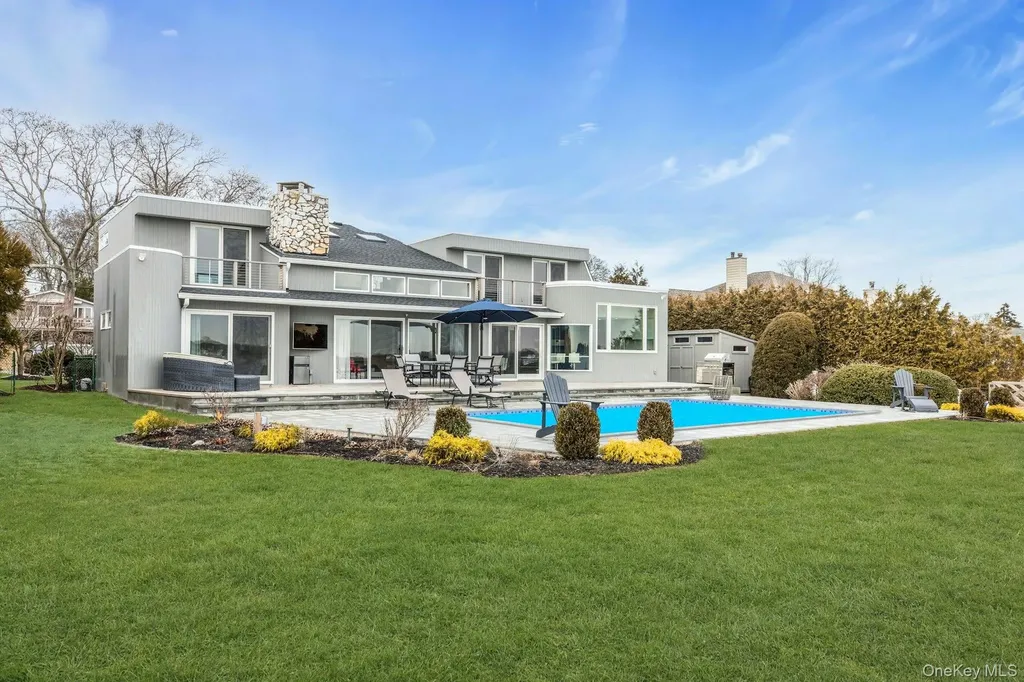 17 Romana Drive Hampton Bays NY 11946