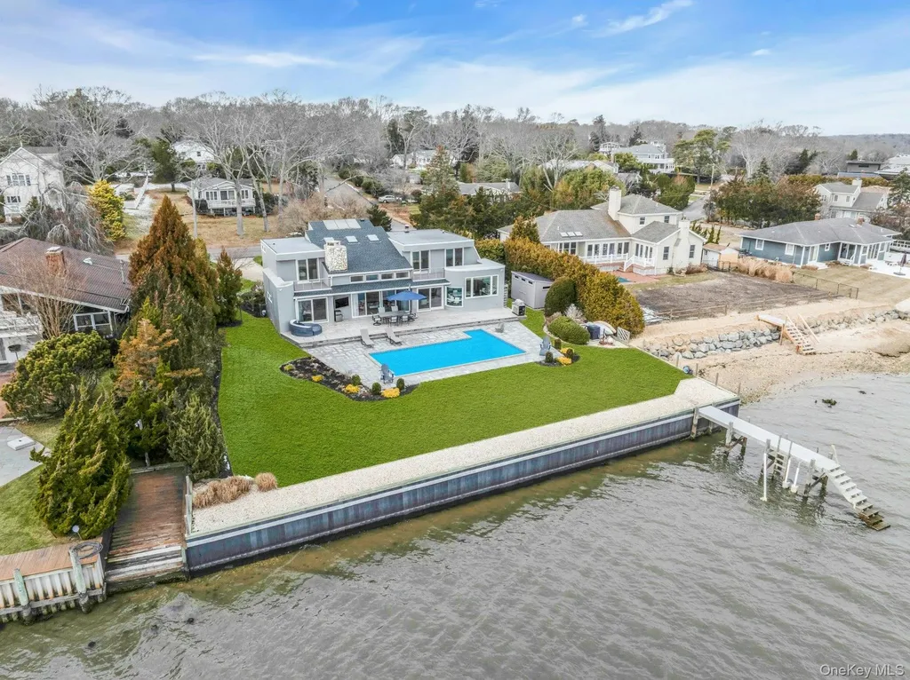17 Romana Drive Hampton Bays NY 11946