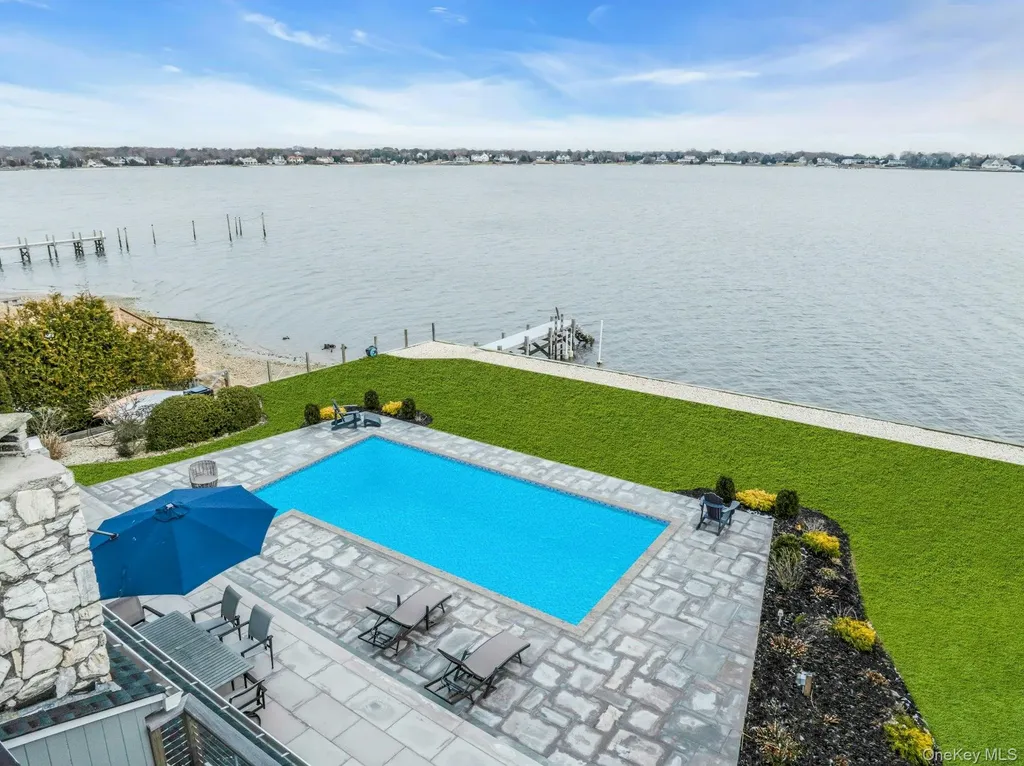 17 Romana Drive Hampton Bays NY 11946
