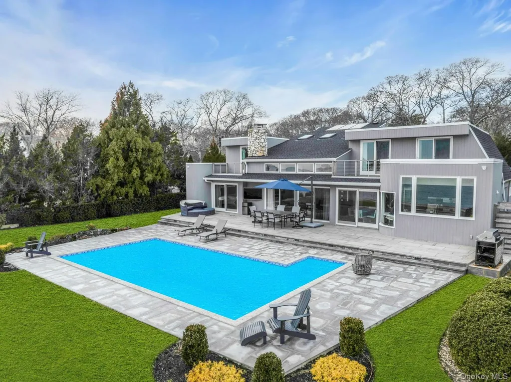 17 Romana Drive Hampton Bays NY 11946