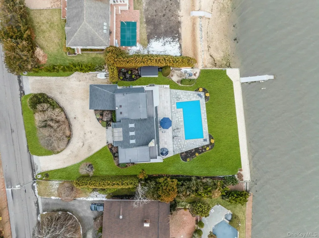 17 Romana Drive Hampton Bays NY 11946