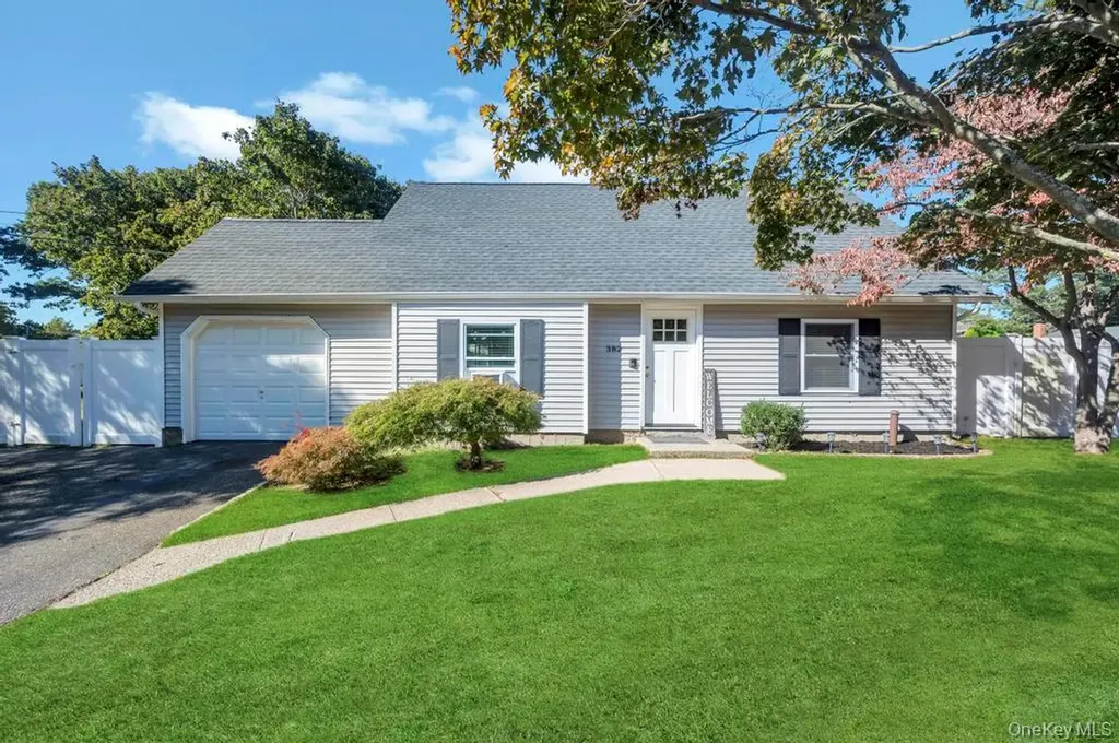 382 Boyle Road Selden NY 11784