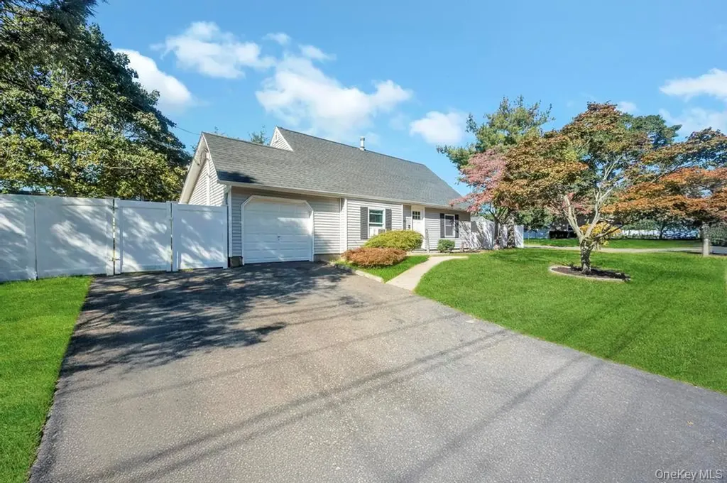 382 Boyle Road Selden NY 11784