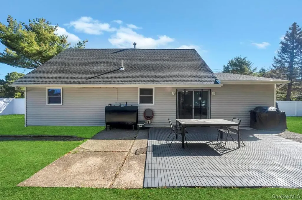 382 Boyle Road Selden NY 11784