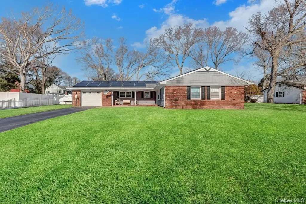15 Whitmore Lane Coram NY 11727