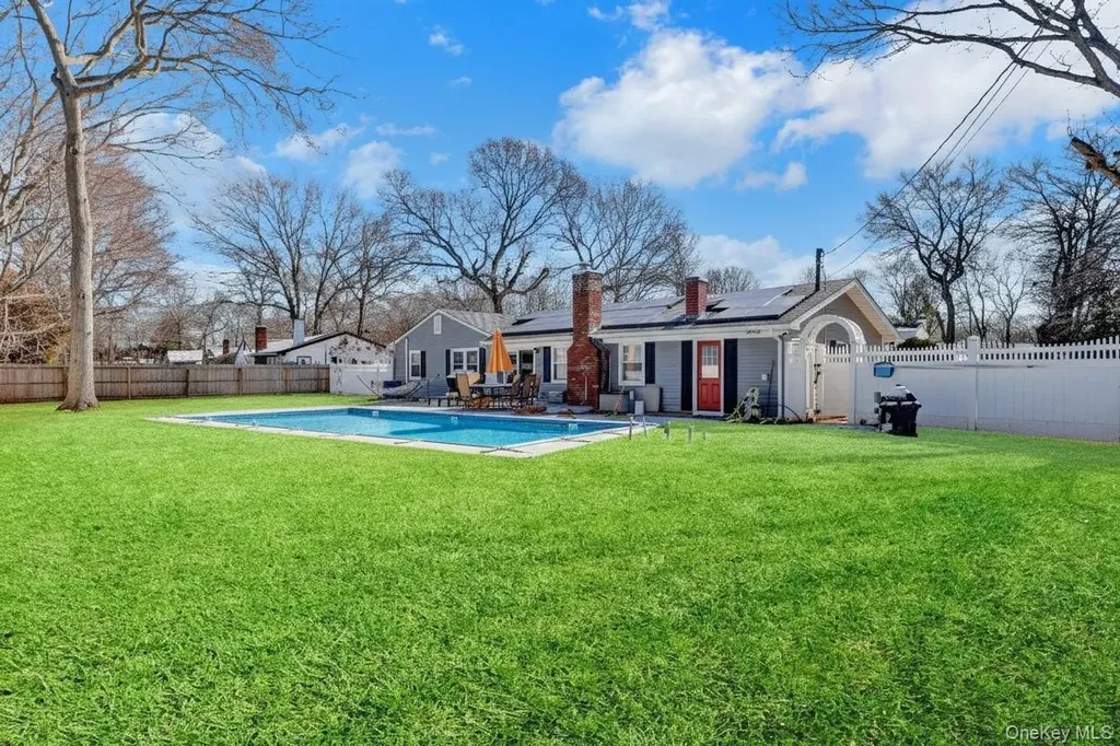 15 Whitmore Lane Coram NY 11727