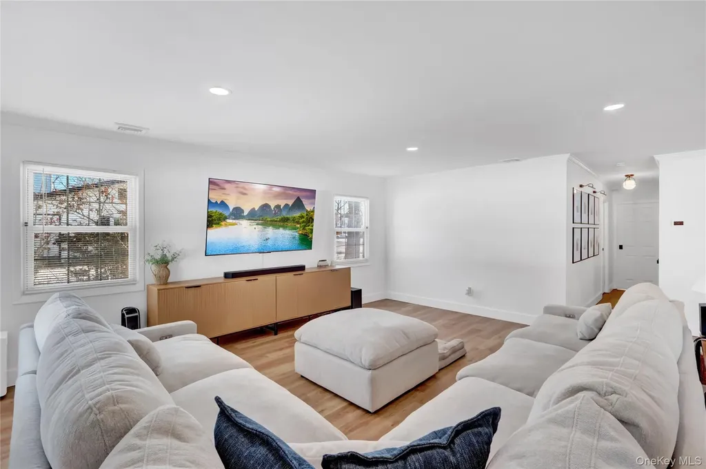 15 Whitmore Lane Coram NY 11727