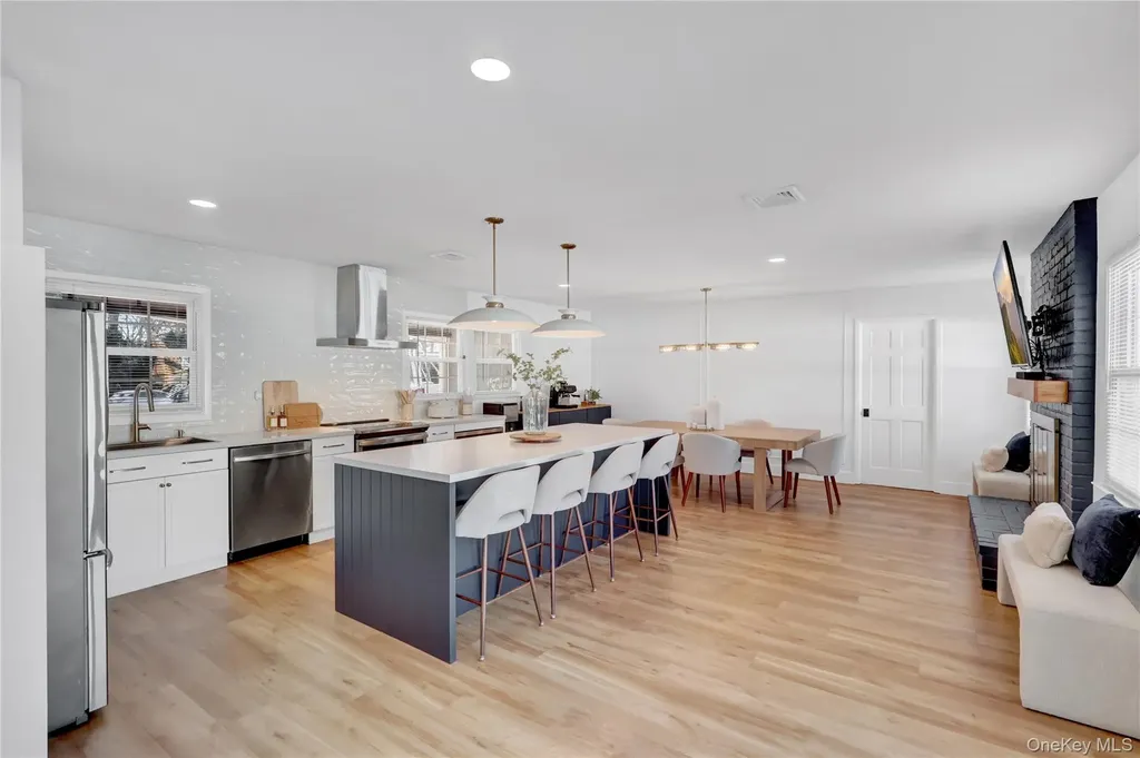 15 Whitmore Lane Coram NY 11727