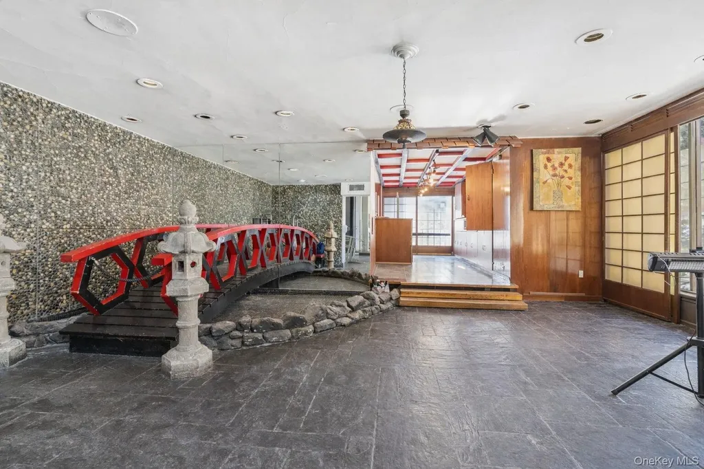 102-10 66th Road Forest Hills NY 11375