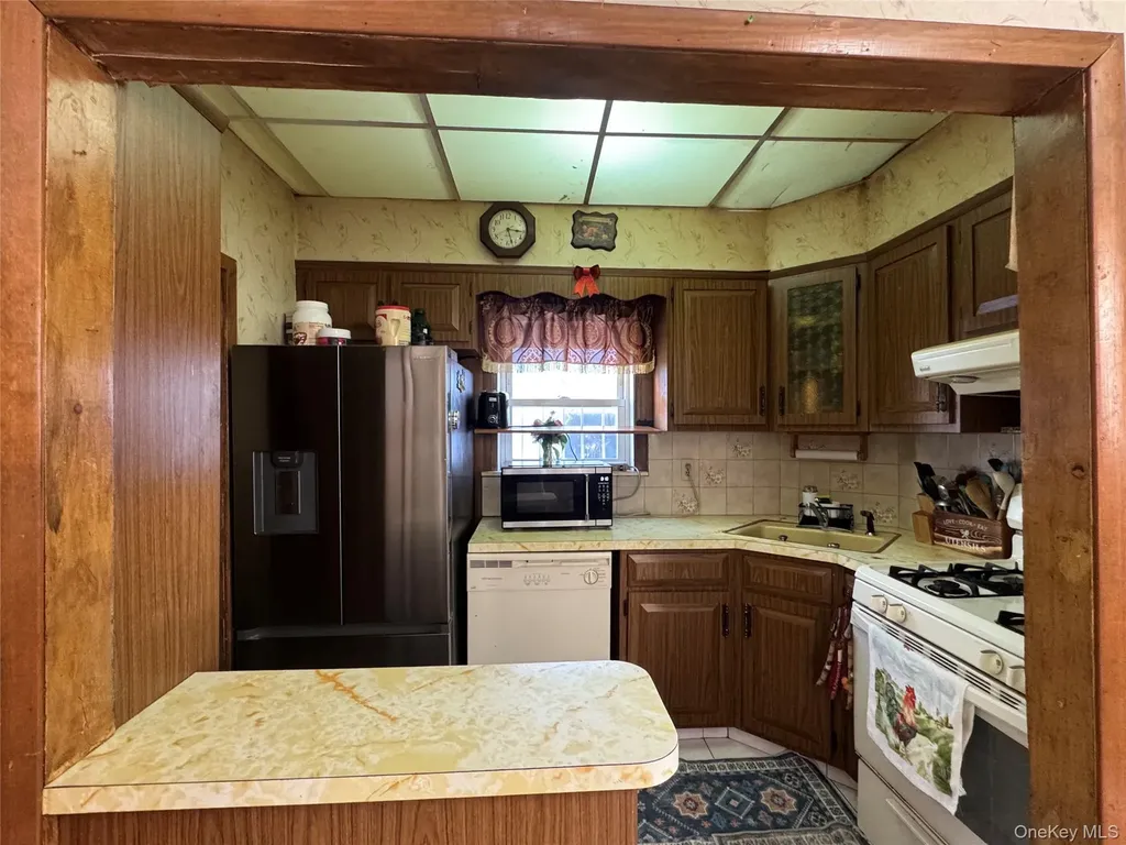 690 E 240th Street Bronx NY 10470