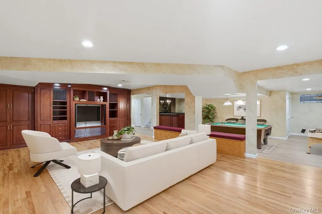 43 Hunt Drive Jericho NY 11753