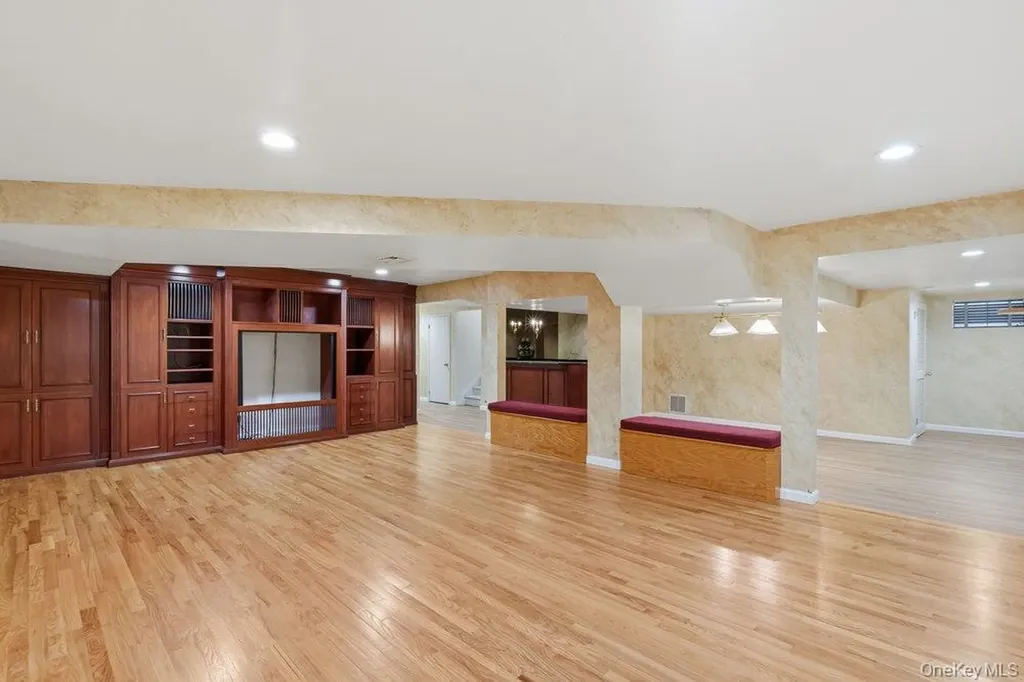 43 Hunt Drive Jericho NY 11753