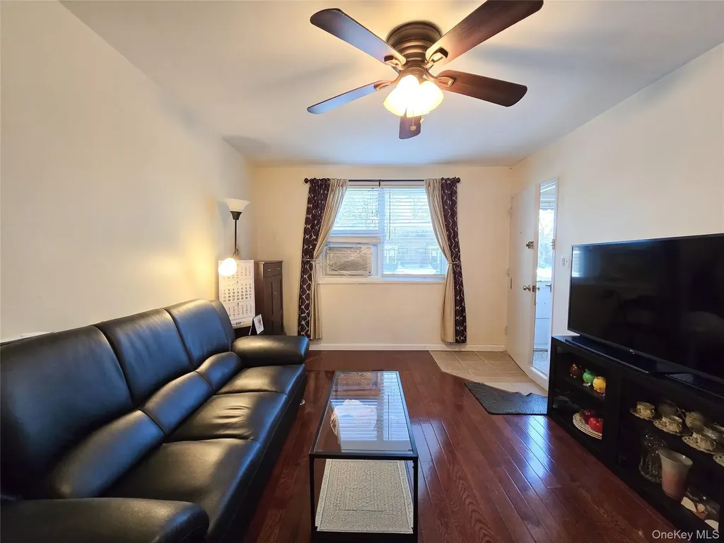 218-09 73 Avenue Bayside NY 11364