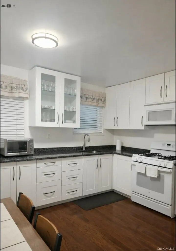 218-09 73 Avenue Bayside NY 11364