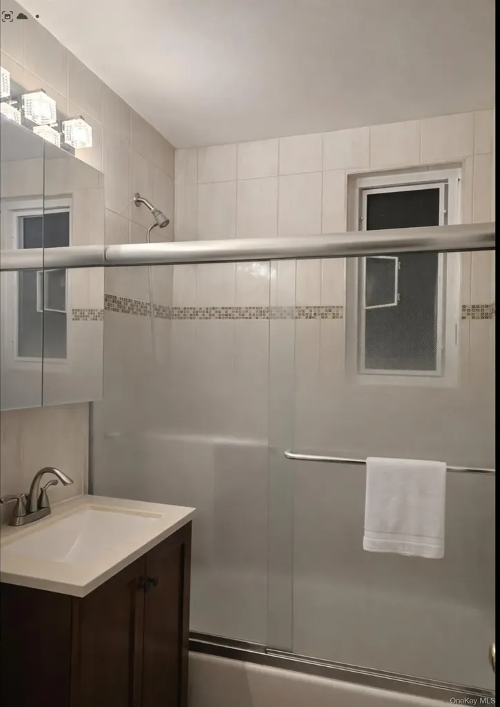 218-09 73 Avenue Bayside NY 11364