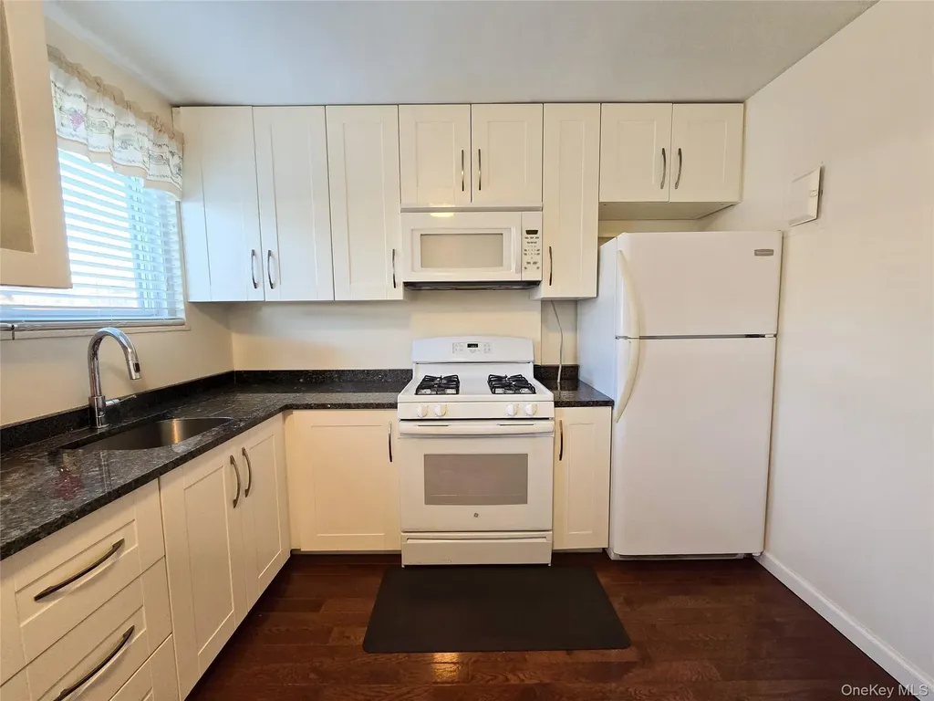 218-09 73 Avenue Bayside NY 11364
