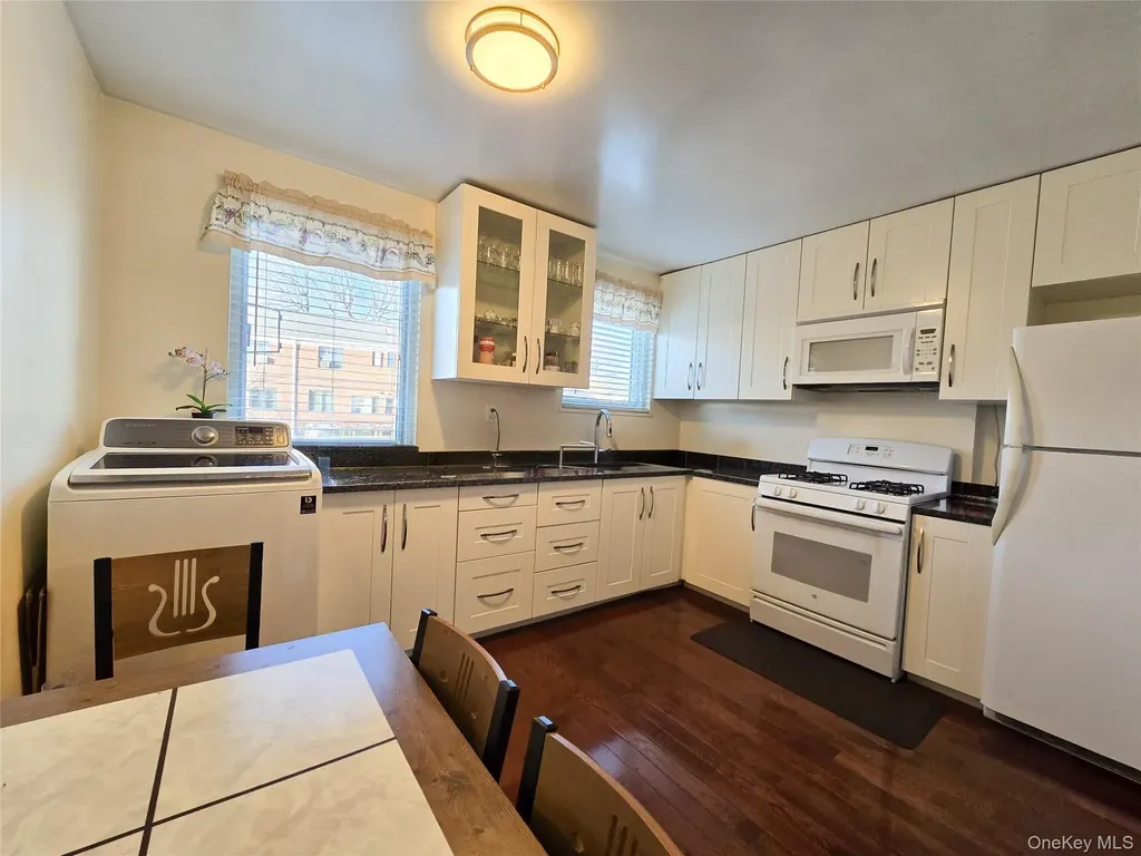 218-09 73 Avenue Bayside NY 11364