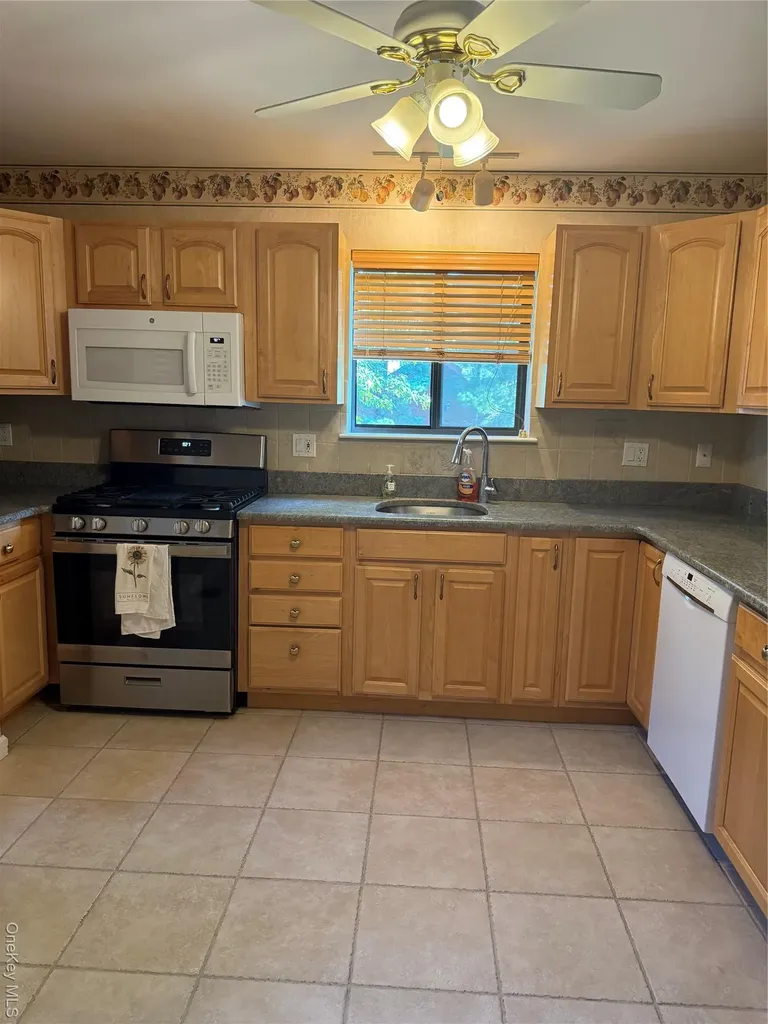 908 Scenic Lane Poughkeepsie NY 12603