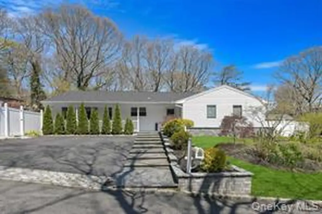 3 Aron Street Smithtown NY 11787