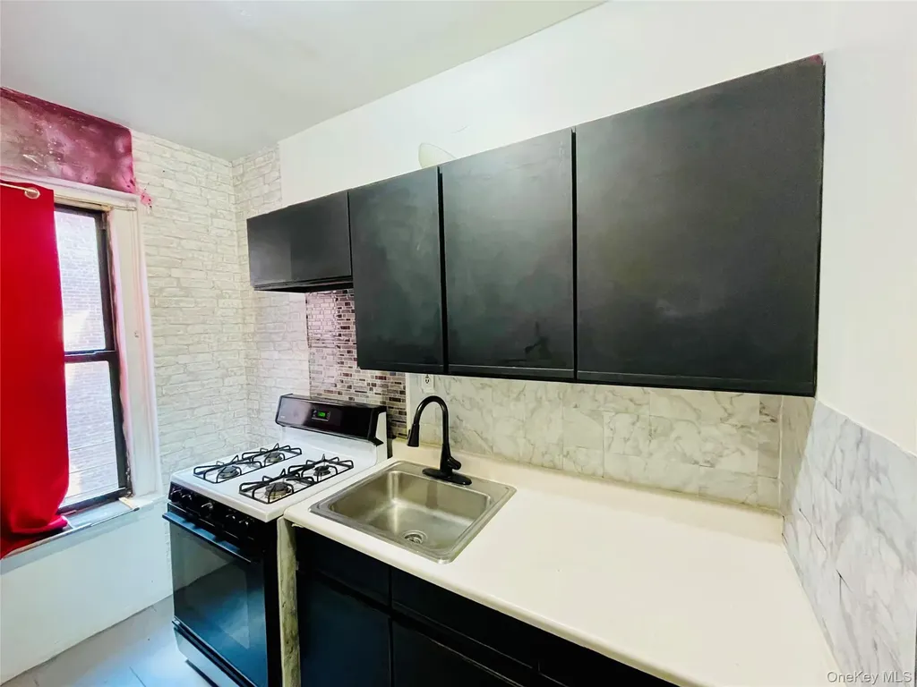 2199 Holland Avenue Bronx NY 10462