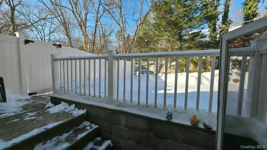 41 Elizabeth Way Ridge NY 11961