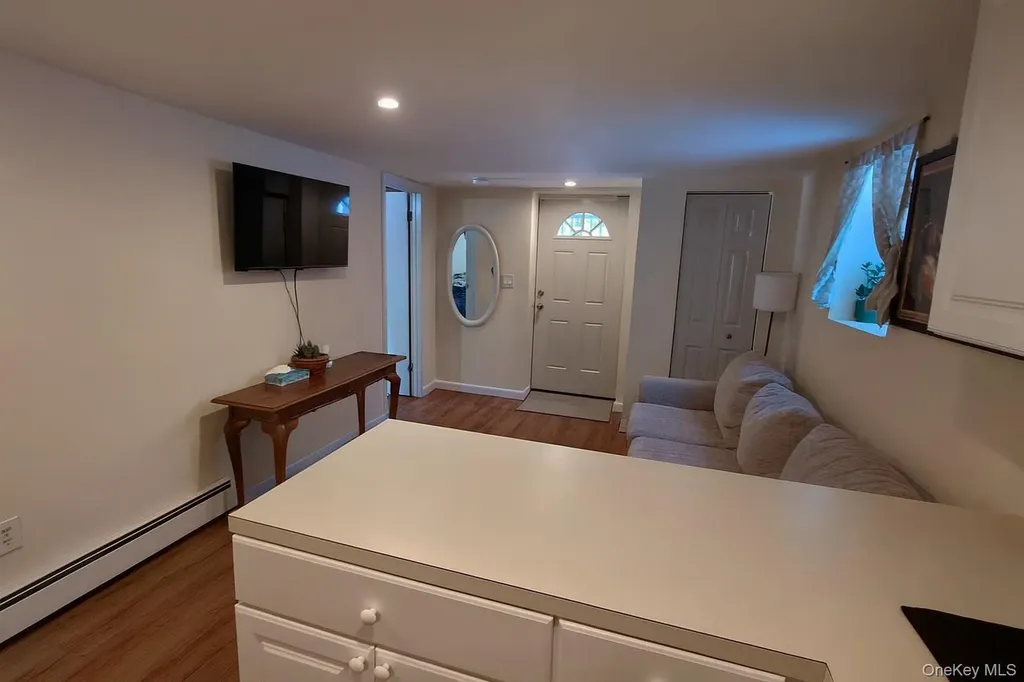 41 Elizabeth Way Ridge NY 11961