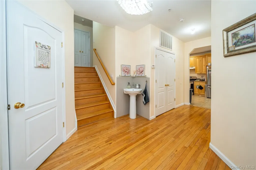 4 Rose Garden Way Monsey NY 10952