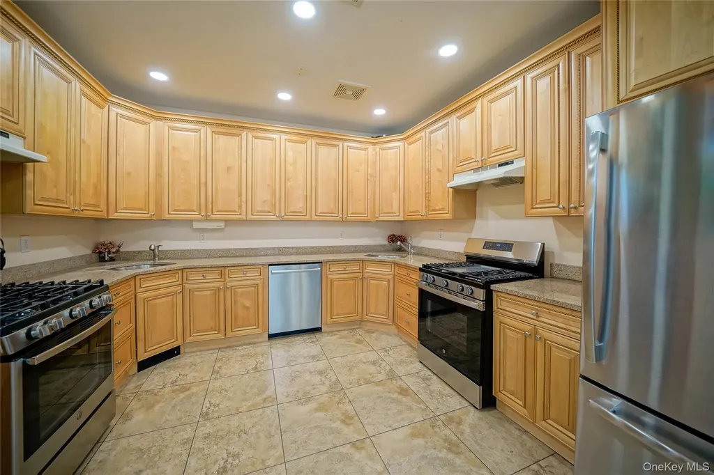 4 Rose Garden Way Monsey NY 10952