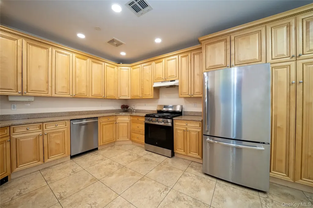 4 Rose Garden Way Monsey NY 10952