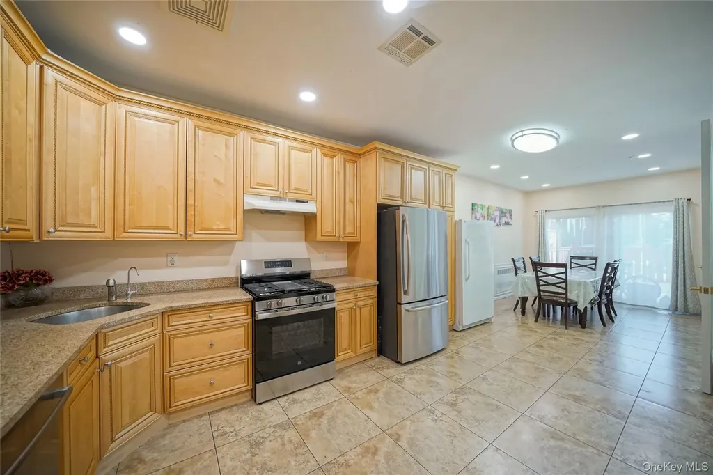 4 Rose Garden Way Monsey NY 10952