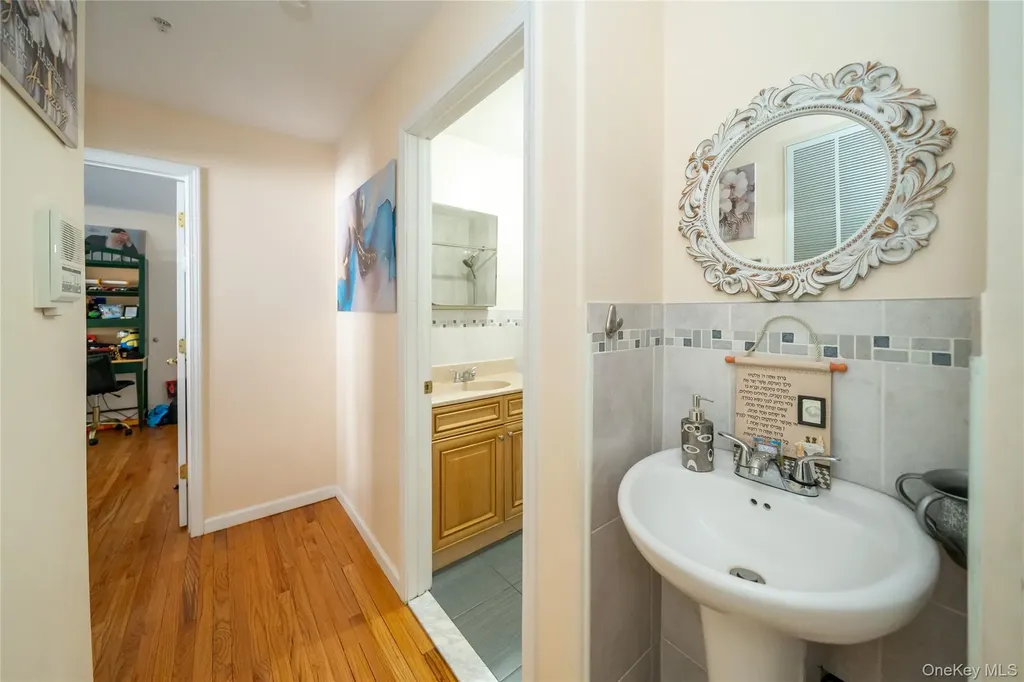 4 Rose Garden Way Monsey NY 10952