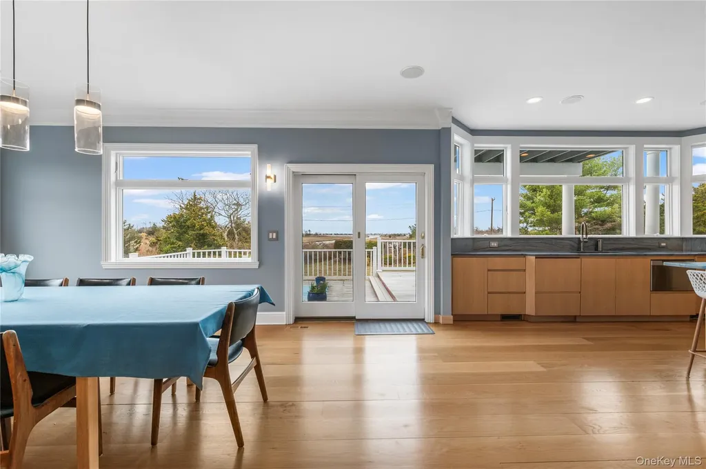 14 S Country Road Westhampton NY 11977
